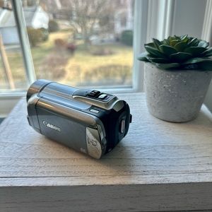Canon VIXIA HF R100 Flash Memory Camcorder